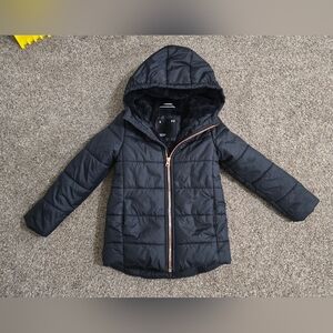 Under Armour Girls Hooded Winter Jacket – Size 4TIt’s in excellent condition wit